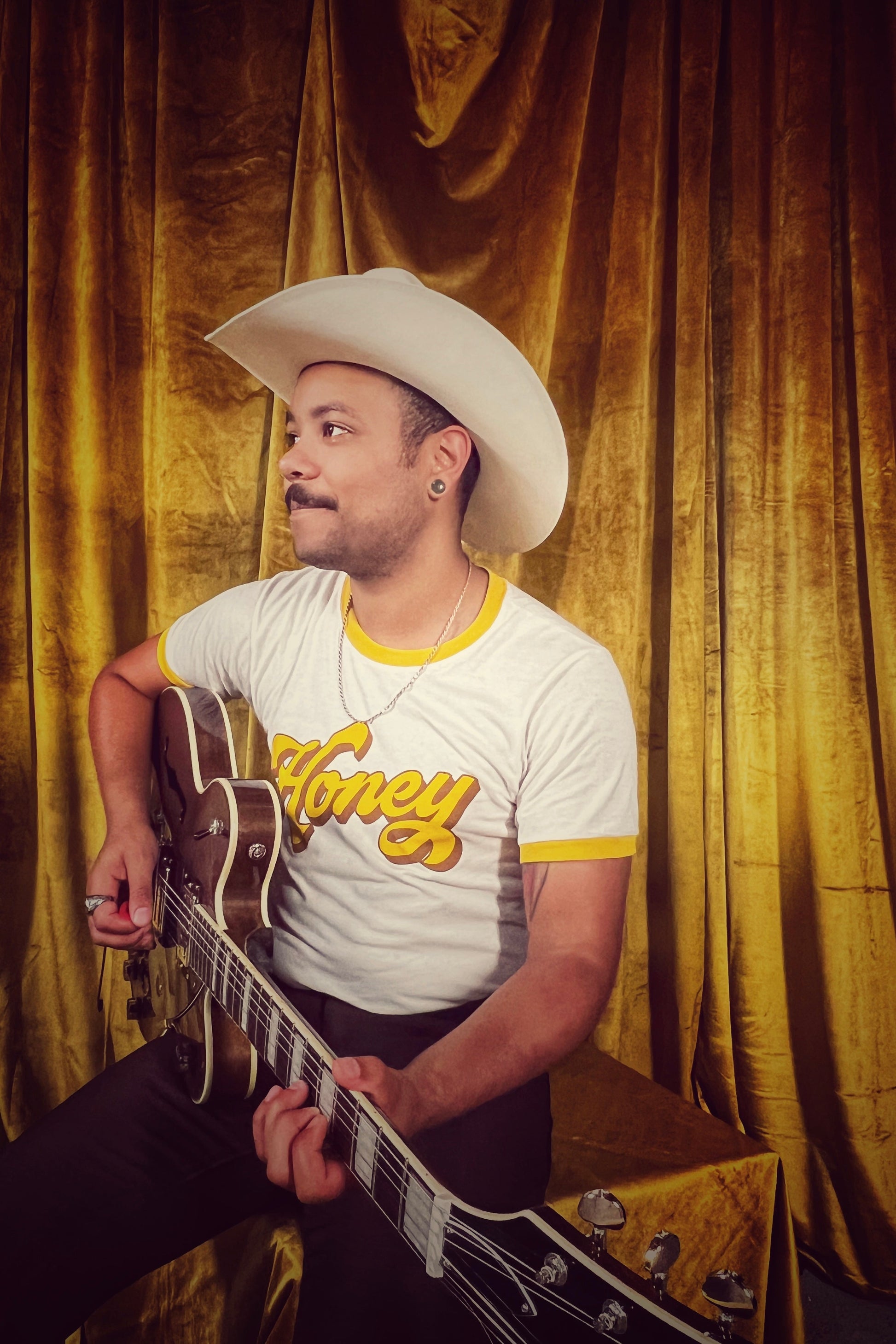 country-singer-wearing-honey-tee-shirt