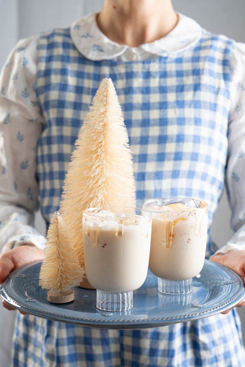 White Russian drinks on a tray. 