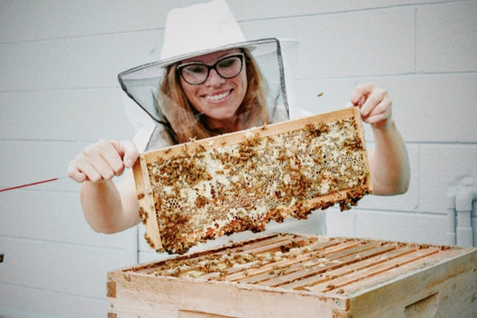 female-beekeeper-bee-garden-tour-savannah-bee-company