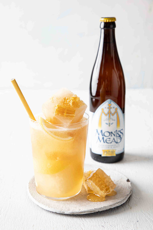 honeycomb-lemonade-spiked-beach-drink-cocktails-how-to
