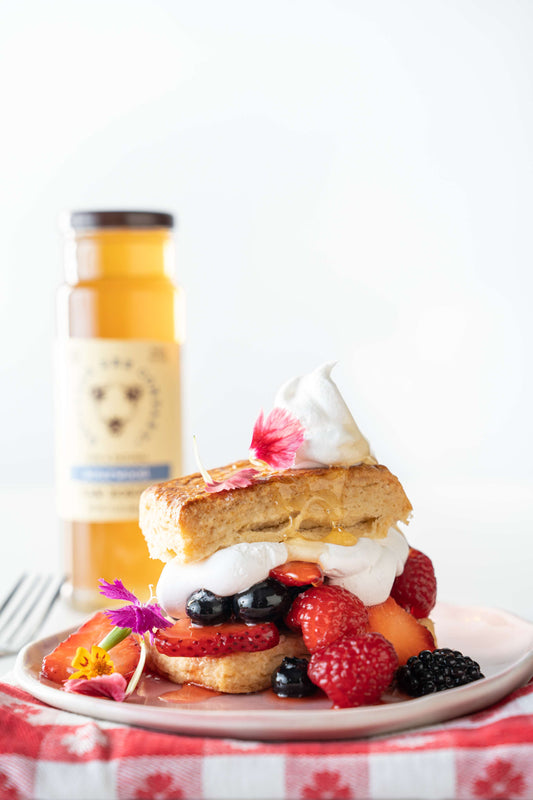 honey-shortcake-shortcakes-with-berries-cream-strawberry-recipe-easy-summer-dessert